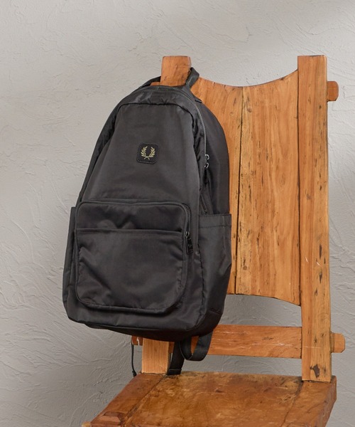 FRED PERRY（フレッドペリー）の「【WEB先行予約】[FRED PERRY/フレッドペリー] クリンクル ナイロンバックパック（バックパック/リュック・レディース・ブラック/モスグリーン・ONE SIZE）」の22枚目の写真