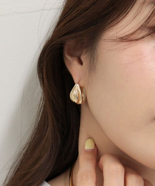 fredy emue（フレディエミュ）の「ツボミワンタッチピアス（ピアス（両耳用）・レディース・ゴールド/シルバー・FREE）」の5枚目の写真