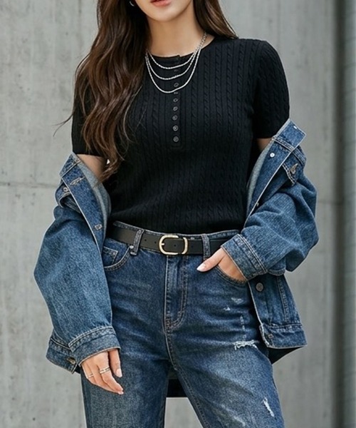 GLAMOROUS JANE(グラマラスジェーン)の「ケーブル編みヘンリーネック半袖ニット(ニット/セーター・レディース・オフホワイト/グレー/ブラック・FREE)」の3枚目の写真