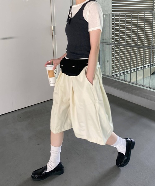 ISOOK(アイスー)の「ボリュームワイドハーフパンツ(kiharu select) / バミューダパンツ ショートパンツ ウエストゴム イージーパンツ(その他パンツ・レディース・アイボリー/ブラック・FREE)」の1枚目の写真