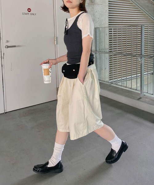 ISOOK(アイスー)の「ボリュームワイドハーフパンツ(kiharu select) / バミューダパンツ ショートパンツ ウエストゴム イージーパンツ(その他パンツ・レディース・アイボリー/ブラック・FREE)」の4枚目の写真