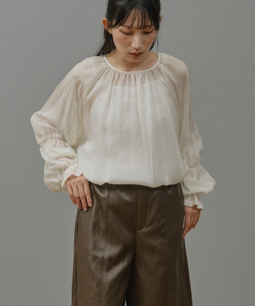 Nunc.(ヌンク)の「キュプラギャザーブラウス(シャツ/ブラウス・レディース・オフホワイト/ブラック・38)」の1枚目の写真