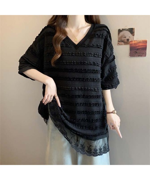 witch(ウイッチ)の「ボーダー状にフリルVネックレースプルオーバー(Tシャツ/カットソー・レディース・ブラック/ホワイト・FREE)」の2枚目の写真