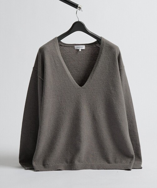 Deep V-neck pullover knit — трикотажный пуловер с V-образным вырезом