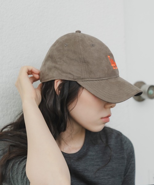 NEW ERA（ニューエラ）の「『別注』New Era×URBAN RESEARCH　920 SUEDE（キャップ・レディース・チャコールグレー/ブラック/ネイビー・-）」の9枚目の写真
