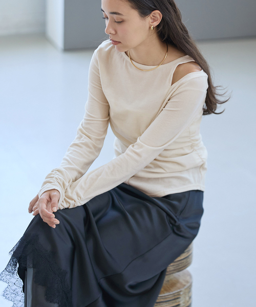 La TOTALITE(ラトータリテ)の「【洗える】カットアウトベロアトップス(Tシャツ/カットソー・レディース・ブラック/ピンク/ベージュ・FREE)」の3枚目の写真