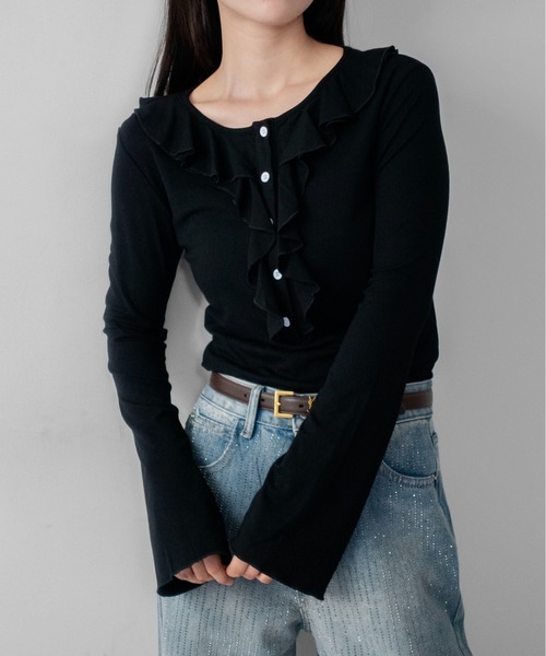 on:nue(オンニュ)の「【on:nue】フロントフリルヘンリーネックカットソー /26-27 AW COLLECTION(Tシャツ/カットソー・レディース・ホワイト/グレー/ブラック・FREE)」の2枚目の写真