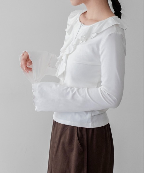 on:nue(オンニュ)の「【on:nue】フロントフリルヘンリーネックカットソー /26-27 AW COLLECTION(Tシャツ/カットソー・レディース・ホワイト/グレー/ブラック・FREE)」の8枚目の写真