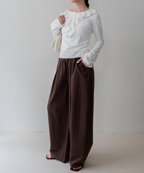 on:nue(オンニュ)の「【on:nue】フロントフリルヘンリーネックカットソー /26-27 AW COLLECTION(Tシャツ/カットソー・レディース・ホワイト/グレー/ブラック・FREE)」の13枚目の写真