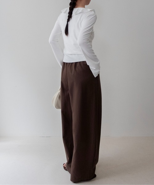 on:nue(オンニュ)の「【on:nue】フロントフリルヘンリーネックカットソー /26-27 AW COLLECTION(Tシャツ/カットソー・レディース・ホワイト/グレー/ブラック・FREE)」の14枚目の写真