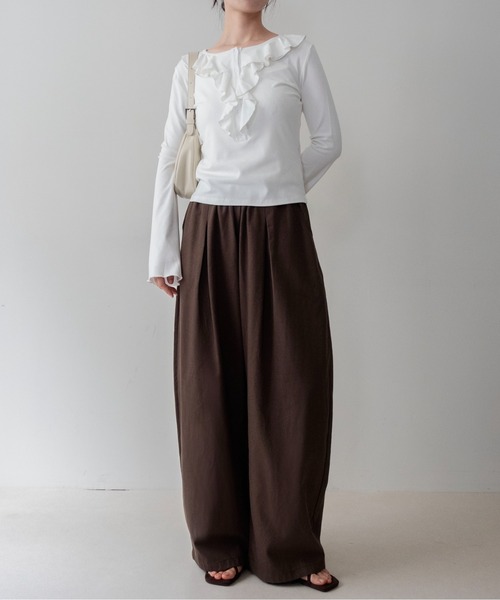on:nue(オンニュ)の「【on:nue】フロントフリルヘンリーネックカットソー /26-27 AW COLLECTION(Tシャツ/カットソー・レディース・ホワイト/グレー/ブラック・FREE)」の15枚目の写真
