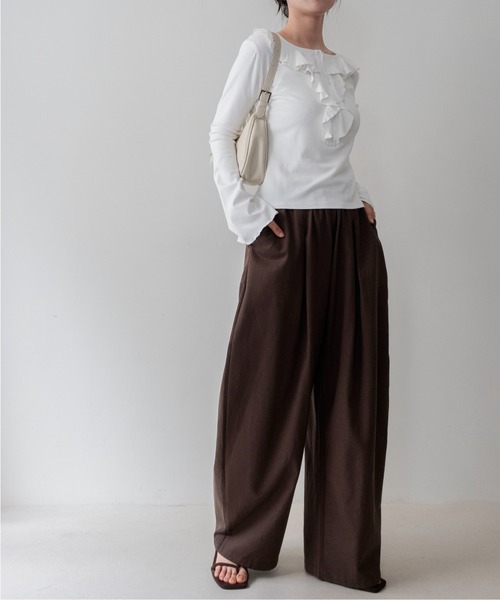 on:nue(オンニュ)の「【on:nue】フロントフリルヘンリーネックカットソー /26-27 AW COLLECTION(Tシャツ/カットソー・レディース・ホワイト/グレー/ブラック・FREE)」の16枚目の写真