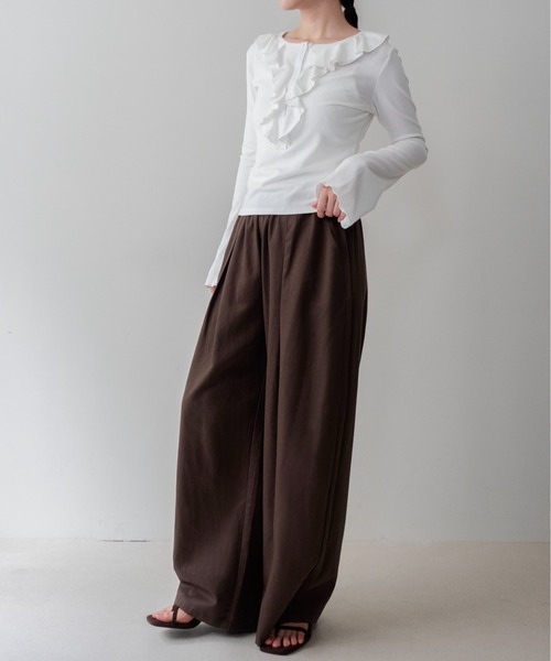 on:nue(オンニュ)の「【on:nue】フロントフリルヘンリーネックカットソー /26-27 AW COLLECTION(Tシャツ/カットソー・レディース・ホワイト/グレー/ブラック・FREE)」の17枚目の写真