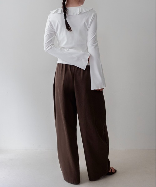 on:nue(オンニュ)の「【on:nue】フロントフリルヘンリーネックカットソー /26-27 AW COLLECTION(Tシャツ/カットソー・レディース・ホワイト/グレー/ブラック・FREE)」の18枚目の写真