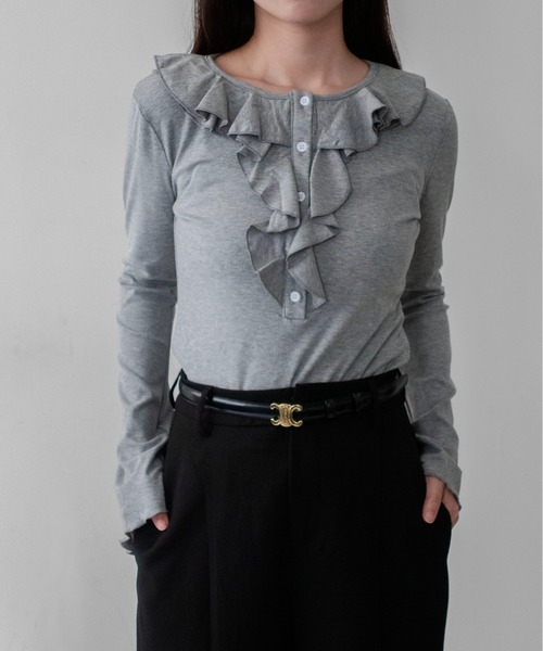 on:nue(オンニュ)の「【on:nue】フロントフリルヘンリーネックカットソー /26-27 AW COLLECTION(Tシャツ/カットソー・レディース・ホワイト/グレー/ブラック・FREE)」の19枚目の写真