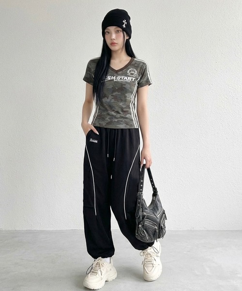 non-hedge(ノンヘッジ)の「パイピングバックロゴスウェットワイドパンツ(スウェットパンツ・レディース・グレー/ブラック/オフホワイト・FREE)」の4枚目の写真