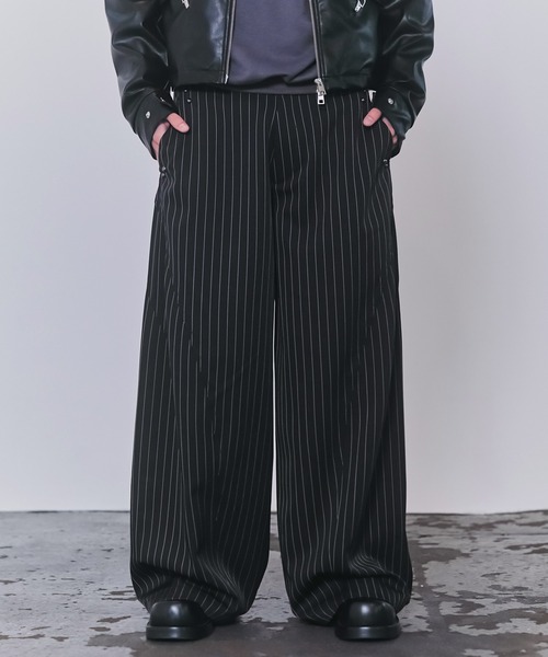 Confirm(コンファーム)の「Slacks Studded Curve Pants / スラックススタッズカーブパンツ メンズ レディース ユニセックス(スラックス・メンズ・ブラック/チャコールグレー/グレー系/ネイビー系/ブラック系その他・S/M/L)」の3枚目の写真