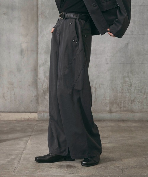 Confirm(コンファーム)の「Slacks Studded Curve Pants / スラックススタッズカーブパンツ メンズ レディース ユニセックス(スラックス・メンズ・ブラック/チャコールグレー/グレー系/ネイビー系/ブラック系その他・S/M/L)」の4枚目の写真