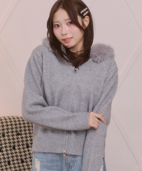 Rmine(アールマイン)の「ボリュームファー ジップアップ ニット フーディー(パーカー・レディース・ピンク/サックスブルー/ホワイト/ブラック/グレー・FREE)」の4枚目の写真
