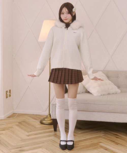 Rmine(アールマイン)の「ボリュームファー ジップアップ ニット フーディー(パーカー・レディース・ピンク/サックスブルー/ホワイト/ブラック/グレー・FREE)」の15枚目の写真