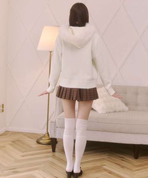 Rmine(アールマイン)の「ボリュームファー ジップアップ ニット フーディー(パーカー・レディース・ピンク/サックスブルー/ホワイト/ブラック/グレー・FREE)」の17枚目の写真