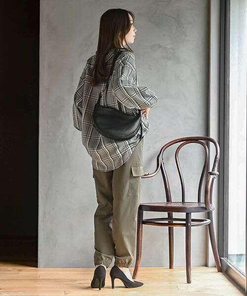 rps（アールピーエス）の「ハーフムーンショルダーＢＡＧ（ショルダーバッグ・レディース・ブラック/ベージュ・フリー）」の3枚目の写真