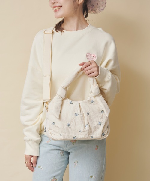 Cath Kidston（キャスキッドソン）の「リボンハンドルエンブロイダリーバッグ Floral Garden Embroidery（ショルダーバッグ・レディース・ブラック/ブラウン/アイボリー/ピンク・FREE）」の5枚目の写真