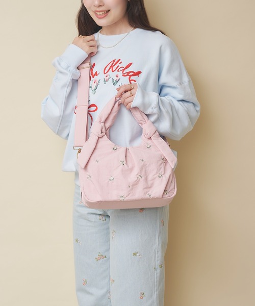 Cath Kidston（キャスキッドソン）の「リボンハンドルエンブロイダリーバッグ Floral Garden Embroidery（ショルダーバッグ・レディース・ブラック/ブラウン/アイボリー/ピンク・FREE）」の16枚目の写真