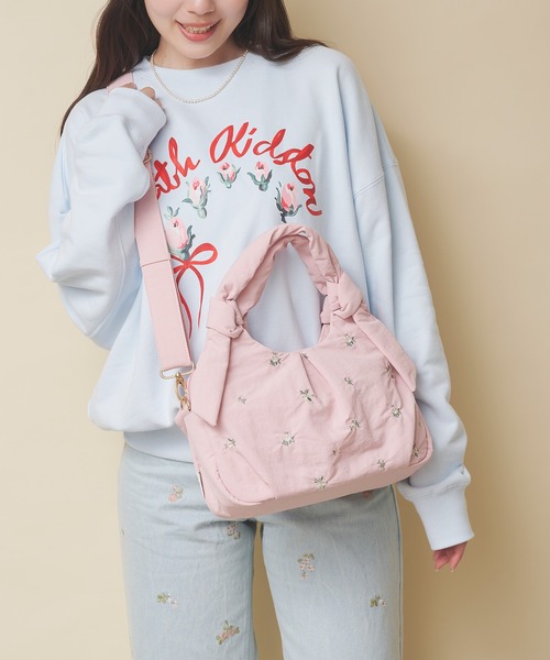 Cath Kidston（キャスキッドソン）の「リボンハンドルエンブロイダリーバッグ Floral Garden Embroidery（ショルダーバッグ・レディース・ブラック/ブラウン/アイボリー/ピンク・FREE）」の17枚目の写真