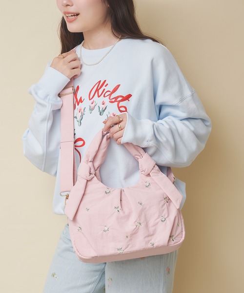Cath Kidston（キャスキッドソン）の「リボンハンドルエンブロイダリーバッグ Floral Garden Embroidery（ショルダーバッグ・レディース・ブラック/ブラウン/アイボリー/ピンク・FREE）」の19枚目の写真