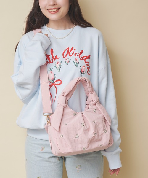 Cath Kidston（キャスキッドソン）の「リボンハンドルエンブロイダリーバッグ Floral Garden Embroidery（ショルダーバッグ・レディース・ブラック/ブラウン/アイボリー/ピンク・FREE）」の22枚目の写真