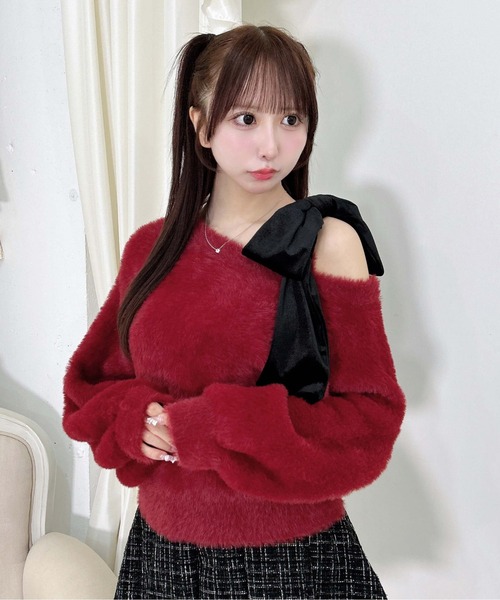 INGNI（イング）の「肩ベロアリボンワンショルフェザーニット（ニット/セーター・レディース・ピンク系7/ホワイト×ブラック/ワイン系4/チャコールグレー×ブラック・M）」の4枚目の写真