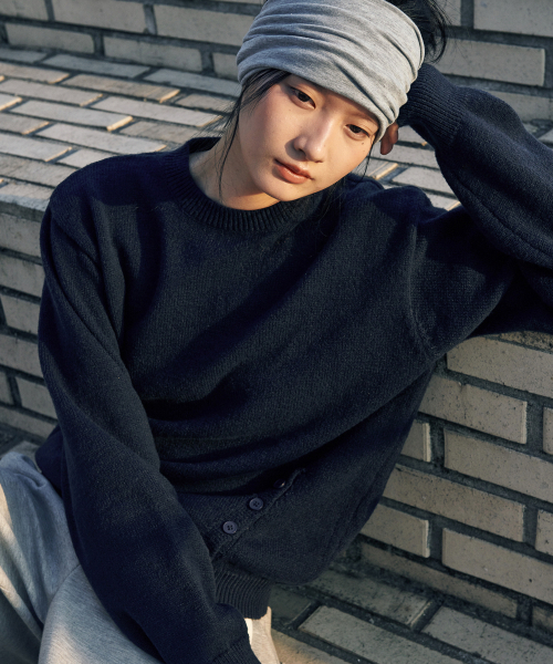 GLW(ジーエルダブリュ)の「ユニセックス サイドボタン ニット ネイビー(ニット/セーター・レディース・その他・LARGE/MEDIUM/X-LARGE/SMALL)」の4枚目の写真