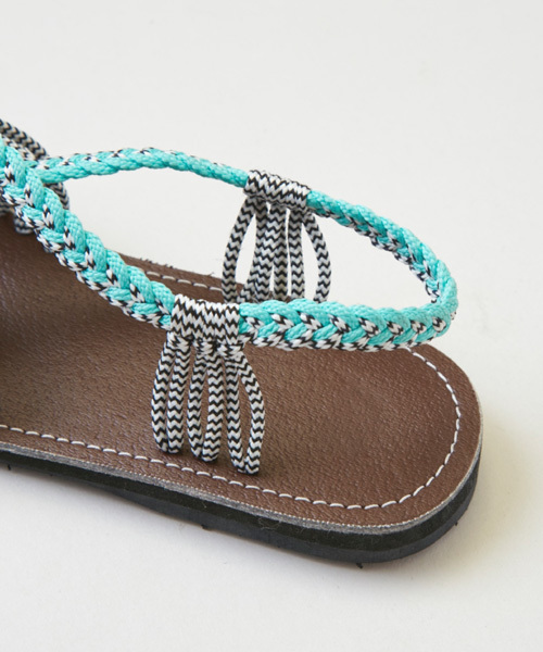チャイハネ（チャイハネ）の「【チャイハネ】ストリングクロスサンダル（サンダル・レディース・ホワイト/ターコイズブルー/ネイビー・FREE）」の4枚目の写真