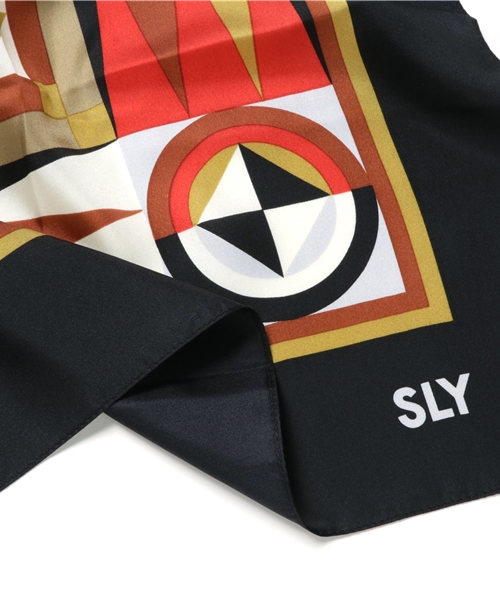 SLY（スライ）の「TAKE ME BACK SILK SCARF（バンダナ/スカーフ・レディース・ブラック/ダークグリーン・FREE）」の3枚目の写真