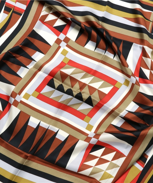 SLY（スライ）の「TAKE ME BACK SILK SCARF（バンダナ/スカーフ・レディース・ブラック/ダークグリーン・FREE）」の4枚目の写真