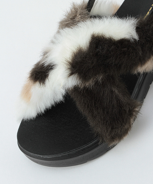 LBC(エルビーシー)の「フットベットボアサンダル(サンダル・レディース・ブラック/マルチ・MEDIUM/LARGE)」の3枚目の写真