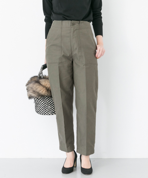 URBAN RESEARCH（アーバンリサーチ）の「バックサテンベイカーパンツ（その他パンツ・レディース・ベージュ/カーキ・36/38）」の5枚目の写真