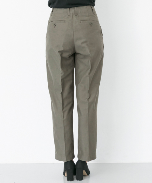 URBAN RESEARCH（アーバンリサーチ）の「バックサテンベイカーパンツ（その他パンツ・レディース・ベージュ/カーキ・36/38）」の11枚目の写真