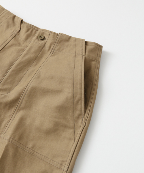 URBAN RESEARCH（アーバンリサーチ）の「バックサテンベイカーパンツ（その他パンツ・レディース・ベージュ/カーキ・36/38）」の14枚目の写真