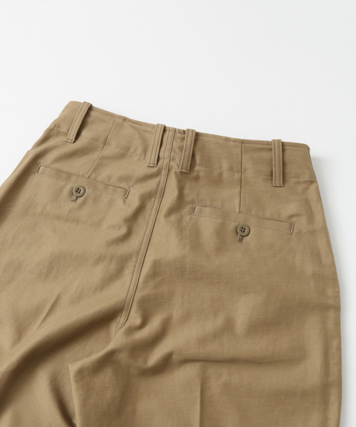 URBAN RESEARCH（アーバンリサーチ）の「バックサテンベイカーパンツ（その他パンツ・レディース・ベージュ/カーキ・36/38）」の10枚目の写真
