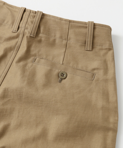 URBAN RESEARCH（アーバンリサーチ）の「バックサテンベイカーパンツ（その他パンツ・レディース・ベージュ/カーキ・36/38）」の12枚目の写真