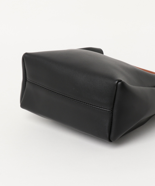 coca（coca）（コカ）の「ゴールドハンドルコンパクトスクエアバッグ（ハンドバッグ・レディース・ブラック/ベージュ・ONE SIZE）」の3枚目の写真