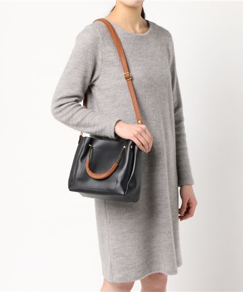 coca（coca）（コカ）の「ゴールドハンドルコンパクトスクエアバッグ（ハンドバッグ・レディース・ブラック/ベージュ・ONE SIZE）」の4枚目の写真