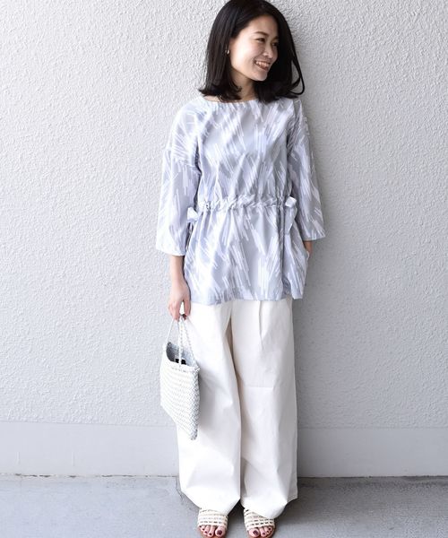 SHIPS Days（シップスデイズ）の「SHIPS Days STANDARD:サイドリボンプリントブラウス（シャツ/ブラウス・レディース・ライトグレー/ネイビー・ONE SIZE）」の4枚目の写真