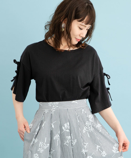 POU DOU DOU（プードゥドゥ）の「袖リボンあきTシャツ（Tシャツ/カットソー・レディース・ブラック/オフホワイト/イエロー・3）」の3枚目の写真