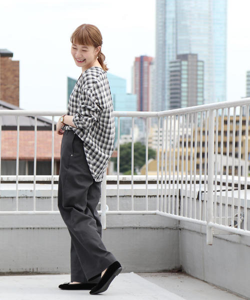 coen(コーエン)の「カツラギワイドパンツ(その他パンツ・レディース・オフホワイト/ダークグレー・SMALL/LARGE/MEDIUM)」の11枚目の写真