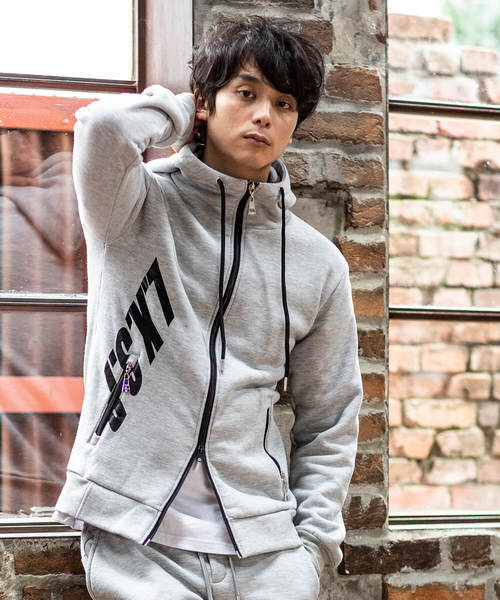 AKM Contemporary（エイケイエムコンテンポラリー）の「AKM Contemporary(エイケイエムコンテンポラリー)裏起毛ハクプリントパーカー（パーカー・メンズ・ブラック/グレー・S/M/L/XL）」の2枚目の写真