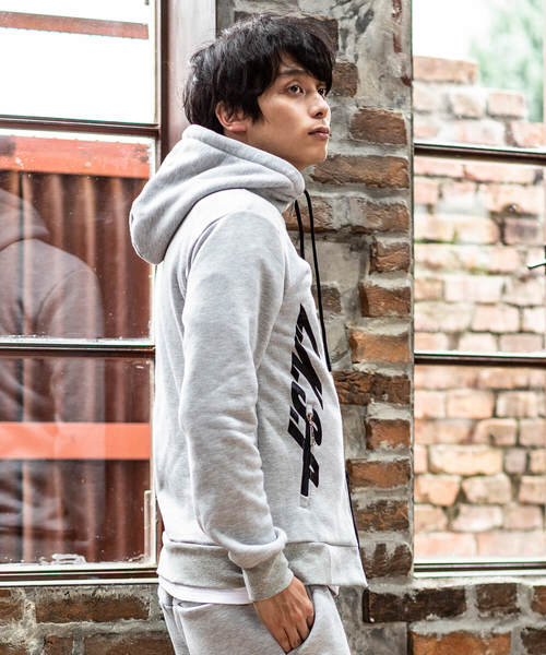AKM Contemporary（エイケイエムコンテンポラリー）の「AKM Contemporary(エイケイエムコンテンポラリー)裏起毛ハクプリントパーカー（パーカー・メンズ・ブラック/グレー・S/M/L/XL）」の3枚目の写真