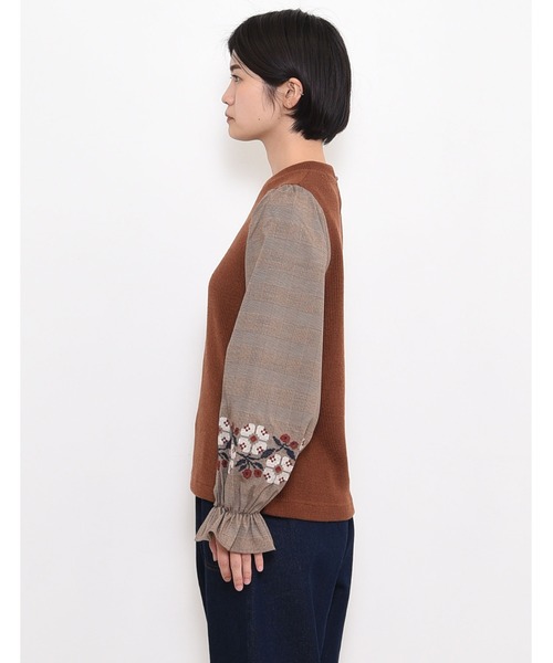 POU DOU DOU（プードゥドゥ）の「ニットソークロスステッチボリューム袖トップス（Tシャツ/カットソー・レディース・ネイビー/ブラウン/アイボリー・3）」の19枚目の写真